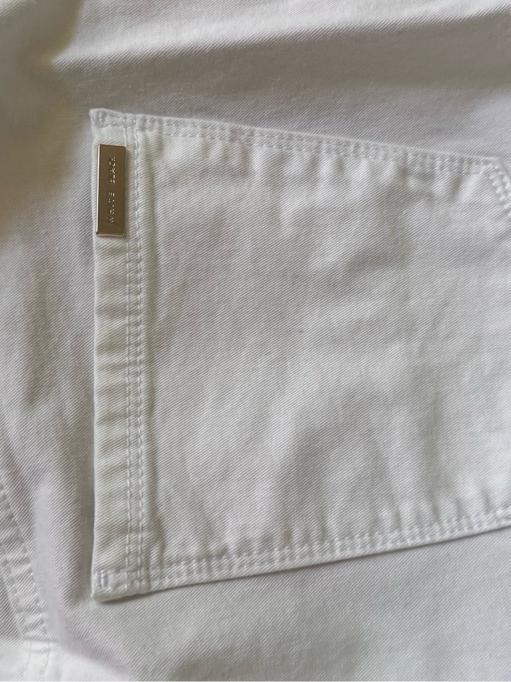 WHBM White Flared Jeans, size 6s excellent condition - Picture 2 of 3